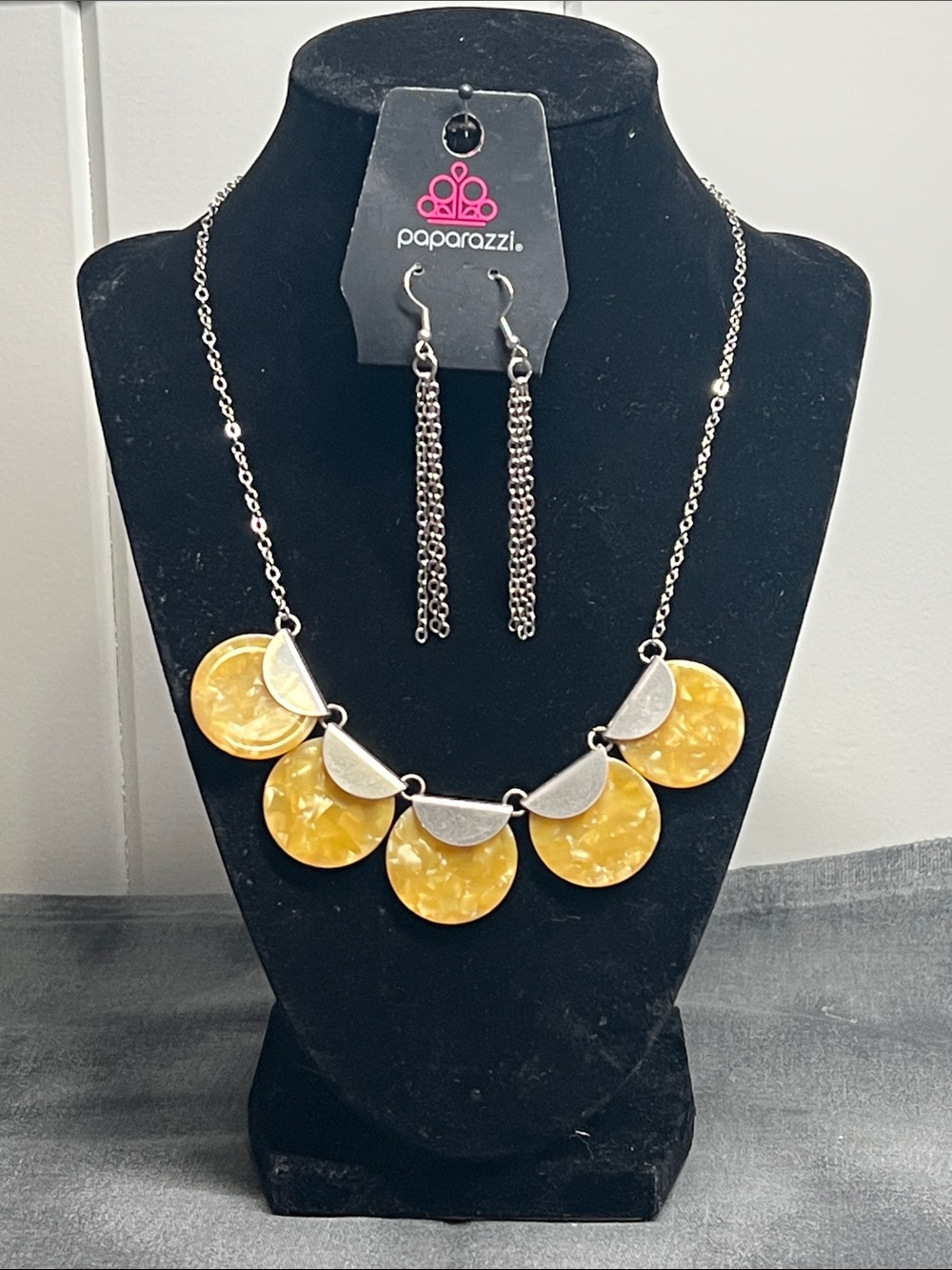 Paparazzi Yellow Marbled Disc Statement Necklace with Silver Accents